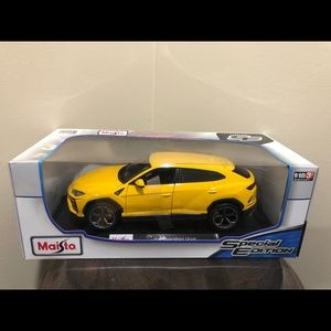 Lamborghini Urus 1:18 Model Car